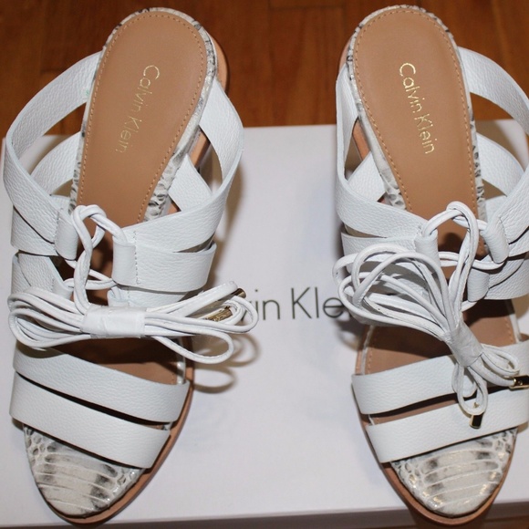 CALVIN KLEIN PANELOPE TOSCANA PLAT WHITE SANDAL - Picture 1 of 6